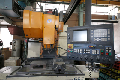 マシニング加工機オークマ3軸|鈴木一製作所